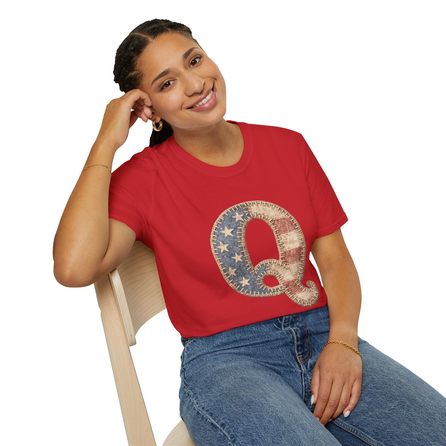 Q Patriotic T‑Shirt – Vintage American Flag Initial Tee