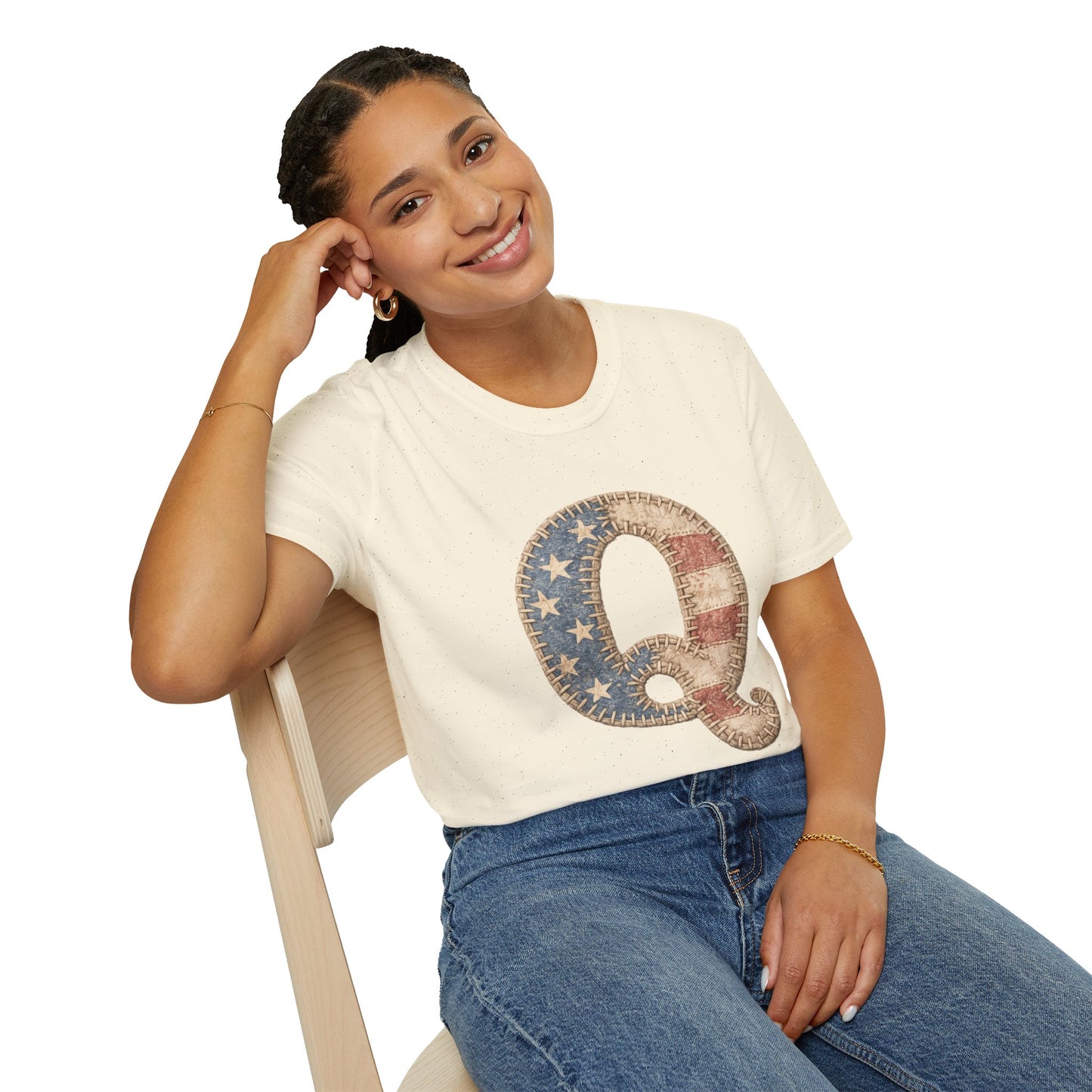 Q Patriotic T‑Shirt – Vintage American Flag Initial Tee