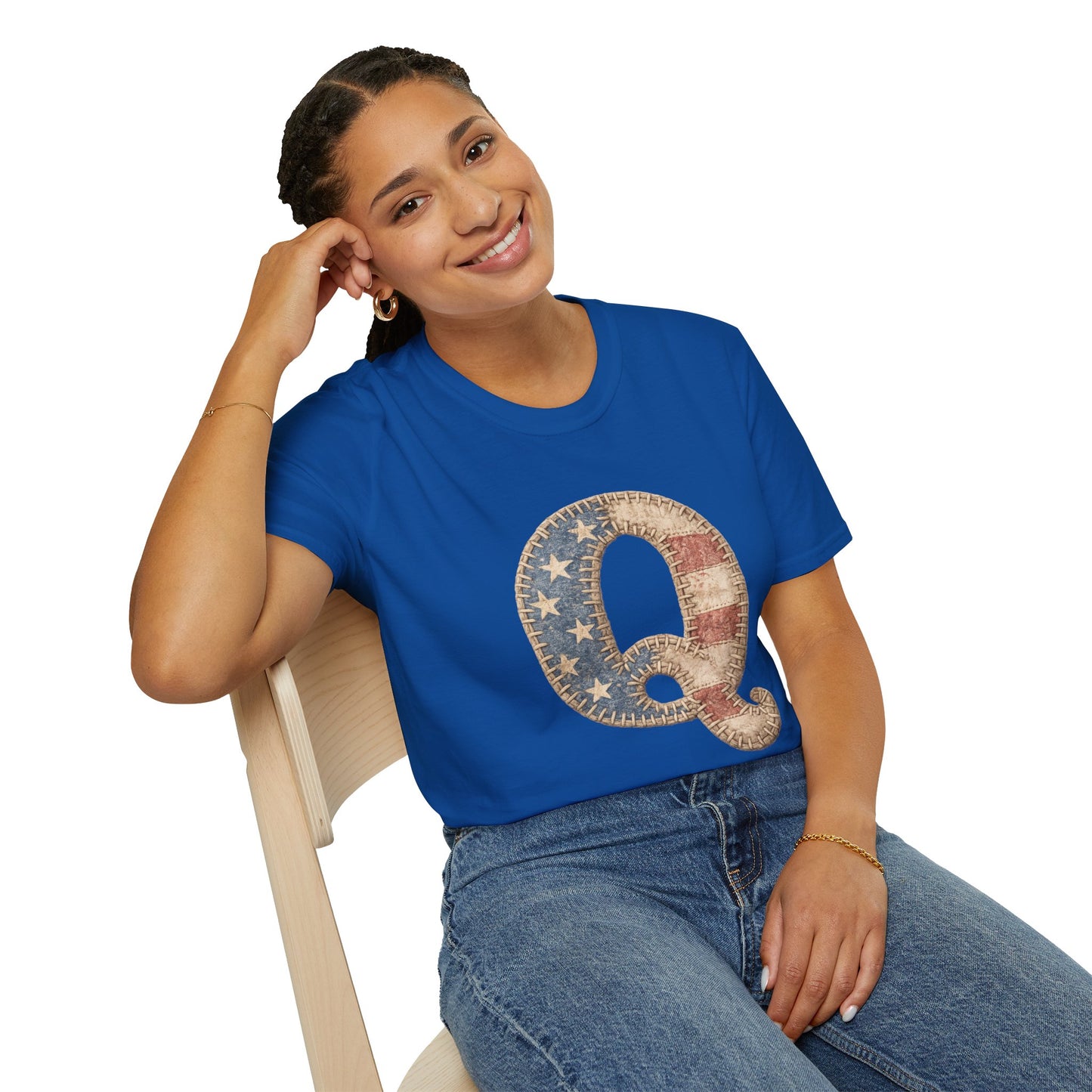 Q Patriotic T‑Shirt – Vintage American Flag Initial Tee