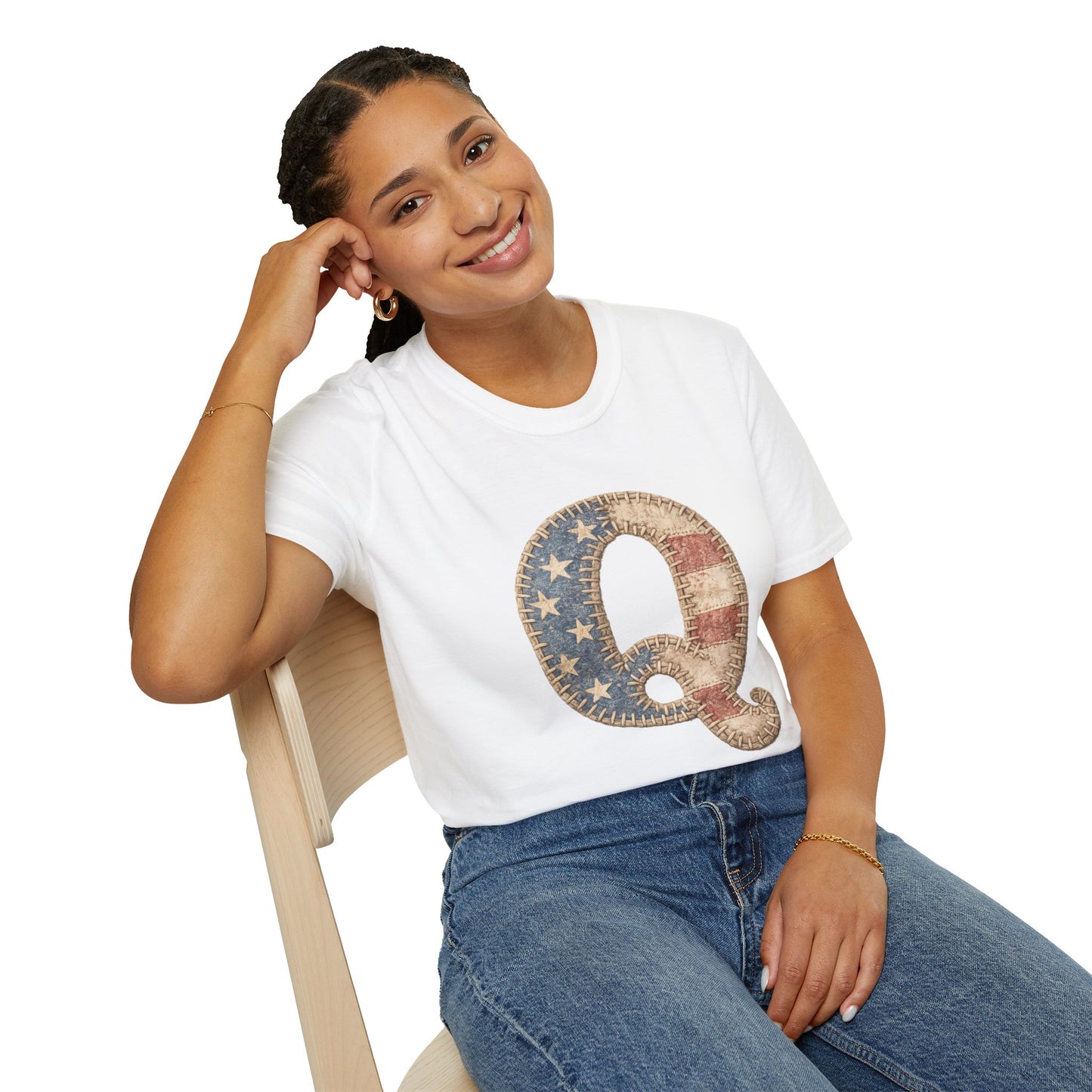 Q Patriotic T‑Shirt – Vintage American Flag Initial Tee