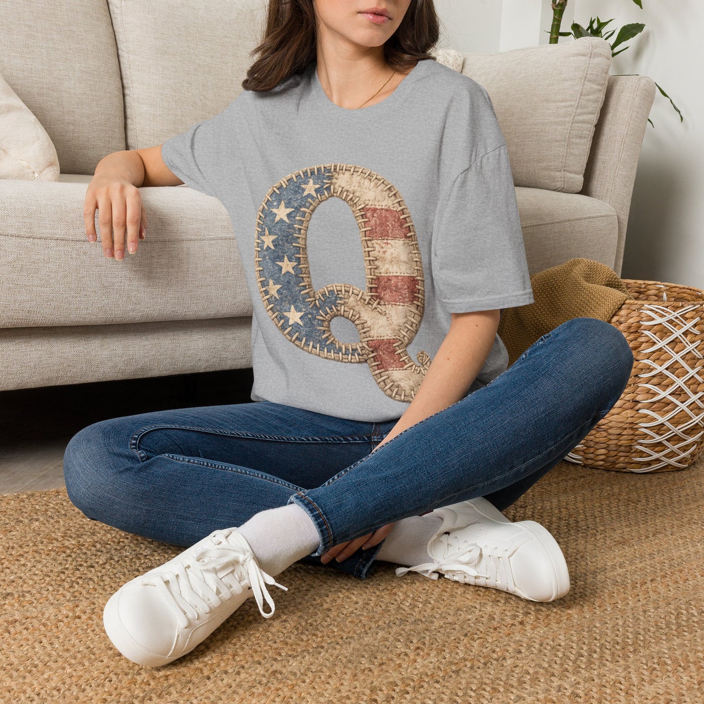 Patriotic Letter Q T‑Shirt — Vintage American Flag Initial Tee