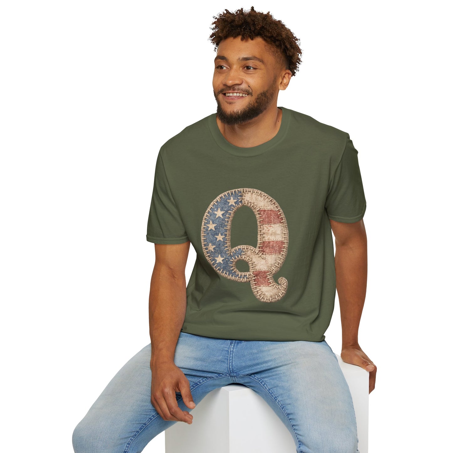 Q Patriotic T‑Shirt – Vintage American Flag Initial Tee