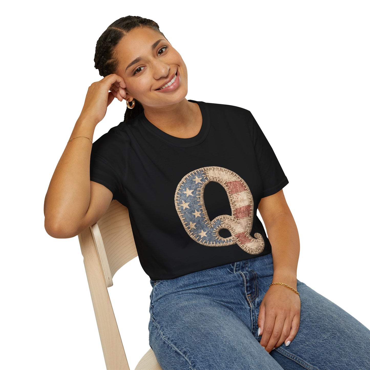 Q Patriotic T‑Shirt – Vintage American Flag Initial Tee