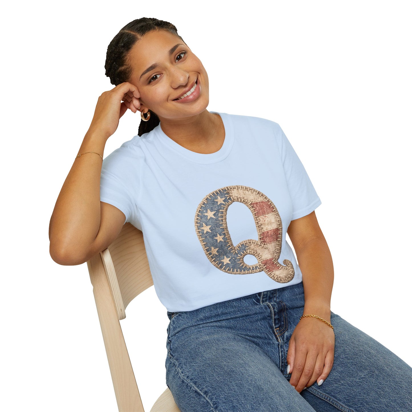 Q Patriotic T‑Shirt – Vintage American Flag Initial Tee