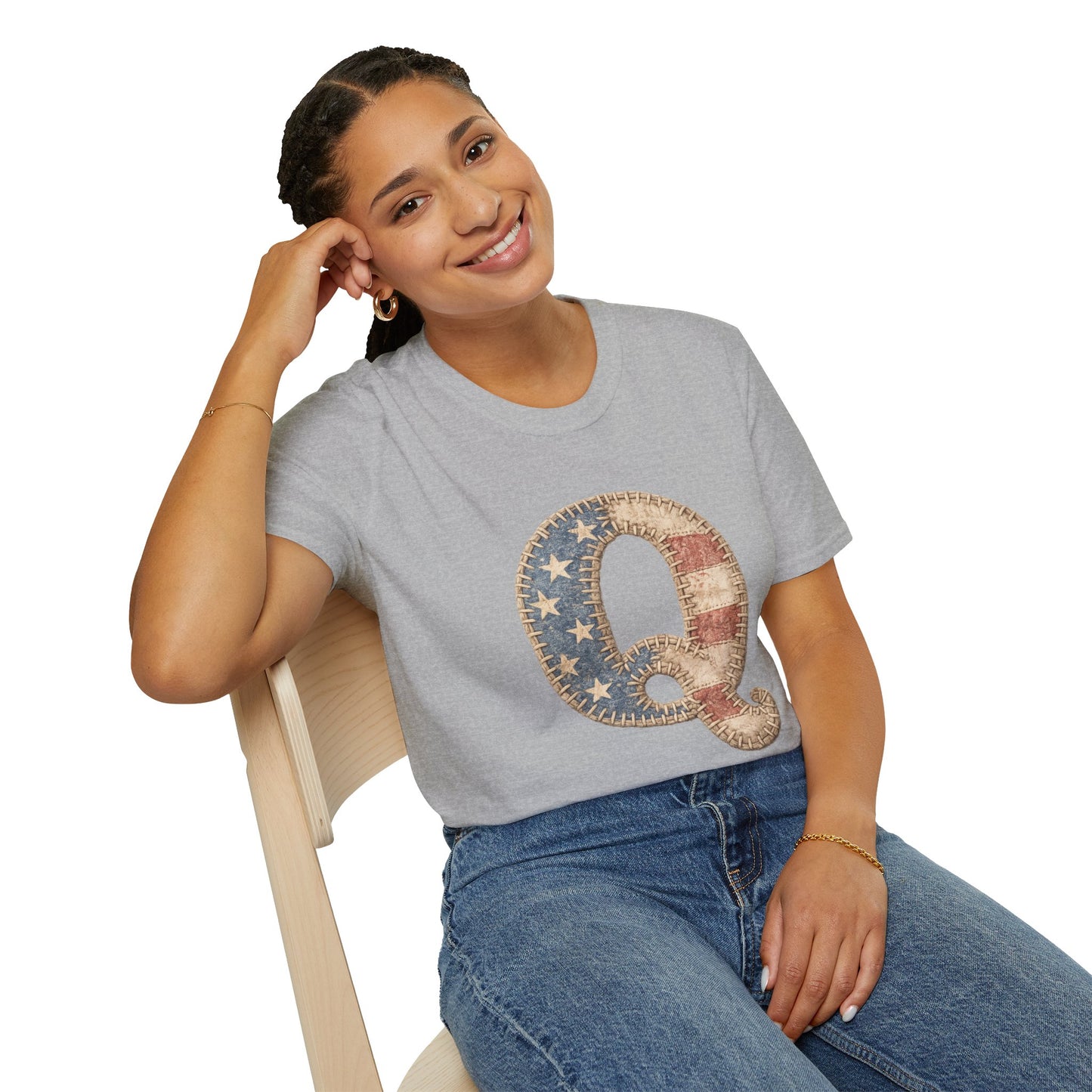 Q Patriotic T‑Shirt – Vintage American Flag Initial Tee