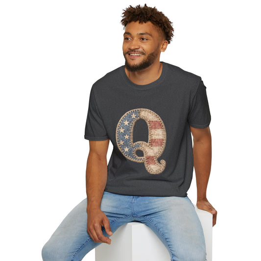 Q Patriotic T‑Shirt – Vintage American Flag Initial Tee